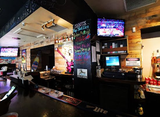 the-bahamas/berry-islands/bar/the-crew-pub