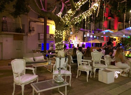 spain/ibiza/bar/bianca-friends