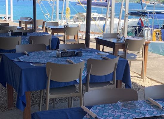 vanuatu/torres-islands/bar/waterfront-bar-and-grill