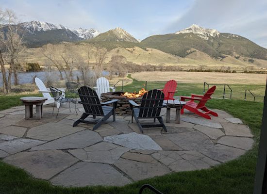 montana/absaroka-beartooth-wilderness/bar/yellowstone-valley-grill