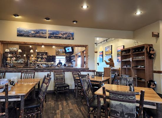 wyoming/wind-river-range/bar/the-bear-den-restaurant-bar