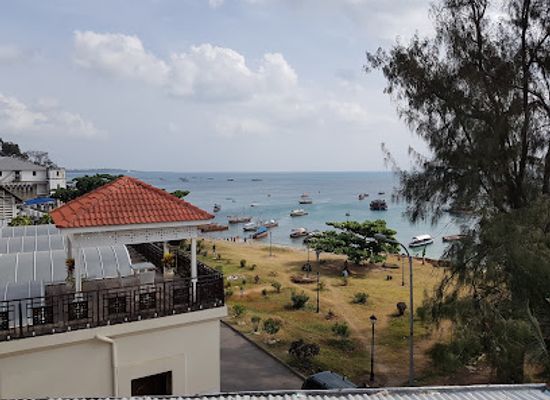 tanzania/stone-town/forodhani-gardens/bar/patamu-tatu