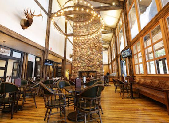 montana/glacier-national-park/bar/logan-s-bar-grill-at-grouse-mountain-lodge