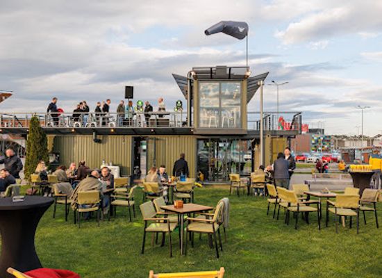 romania/brasov/tractorul/bar/vuya-aviator-pub