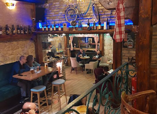montenegro/zabljak/bar/pub-kino-durmitor
