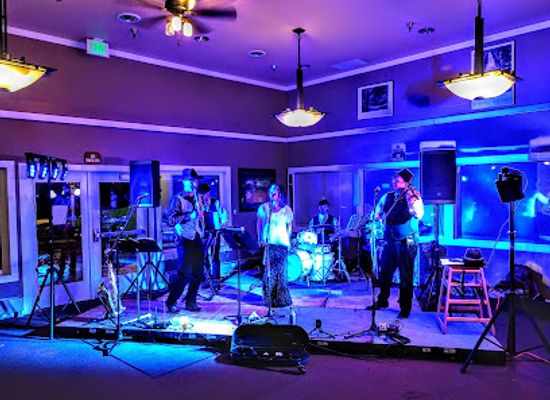 idaho/payette-lake/bar/banyans-on-the-green