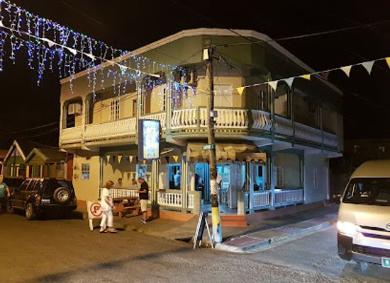 saint-lucia/dauphin/bar/castro-s-pub