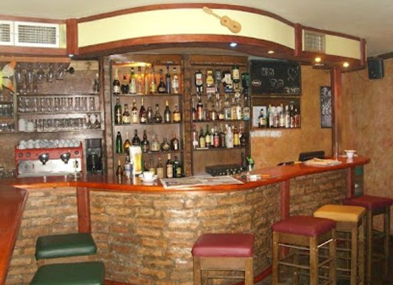 montenegro/kuci/bar/ko-to-zna