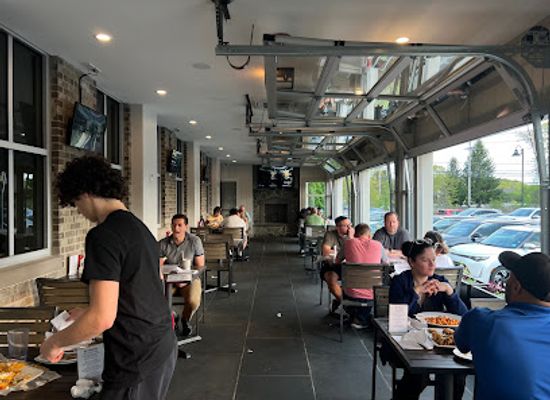 rhode-island/blackstone-river-bikeway/bar/laura-s-bar-and-grill
