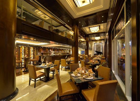 vietnam/ha-long/tuan-chau-island/bar/whisky-gallery-restaurant