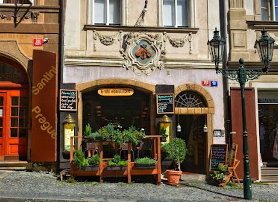 czechia/prague/hradcany/bar/the-three-fiddles-irish-pub
