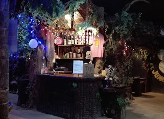palau/babeldaob/bar/jungle-bar
