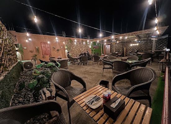 pakistan/kohistan/bar/deminister-cafe-abbottabad
