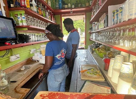 grenada/bbc-beach/bar/janice-as-you-wake