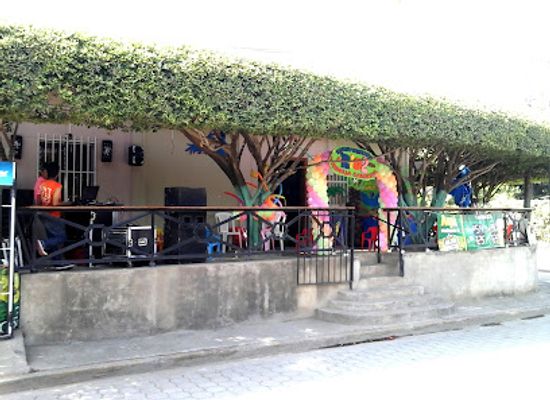 nicaragua/rivas/bar/acera-alta