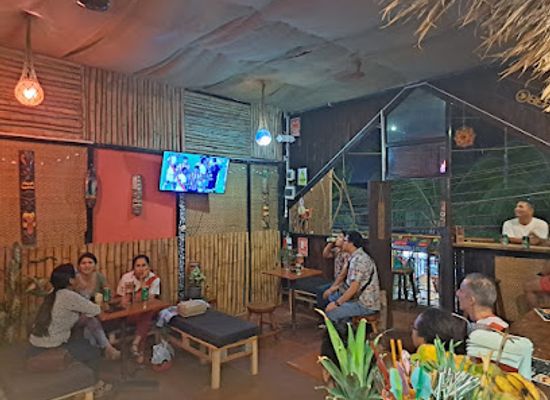 peru/tambopata-national-reserve/bar/bamboo-bar-tiki-hut