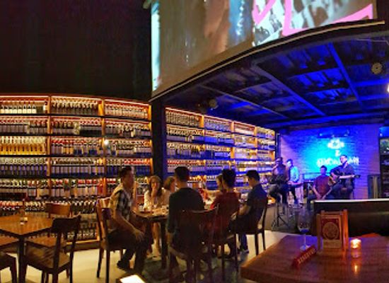 indonesia/surabaya/bar/almaluna-bar-resto
