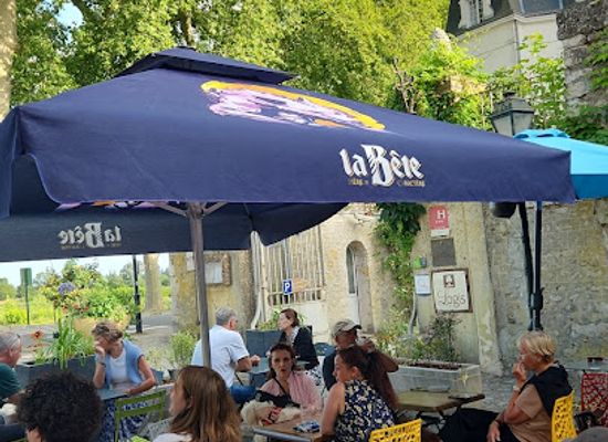 france/centre-val-de-loire/bar/au-coin-du-pont