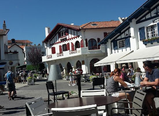 france/pays-basque/bar/le-bar-basque-guethary