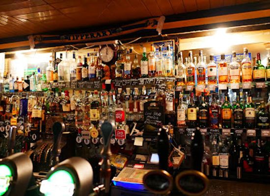 ireland/dingle/bar/foxy-john-s