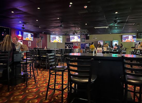 oklahoma/ozark-plateau/bar/the-district-bar-grill