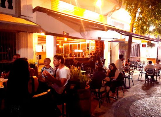 cyprus/nicosia/ledra-street/bar/cheers-bar