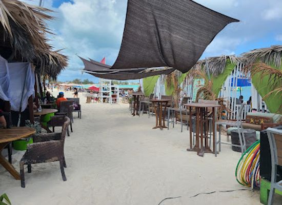 the-bahamas/inagua/bar/tiki-bikini-hut
