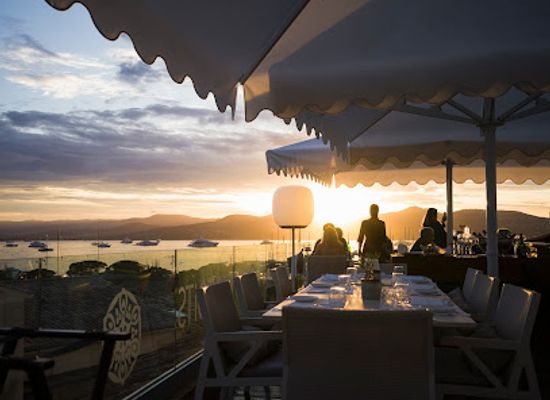 france/saint-tropez/bar/les-toits-lounge