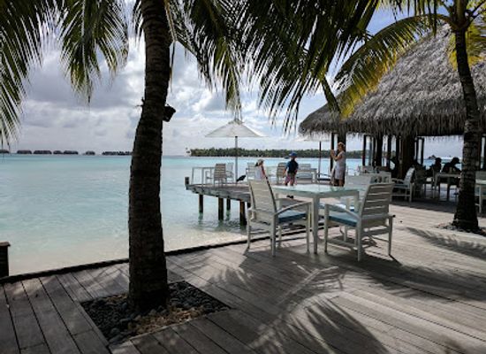 maldives/athuruga-island/bar/vilu-restaurant-bar