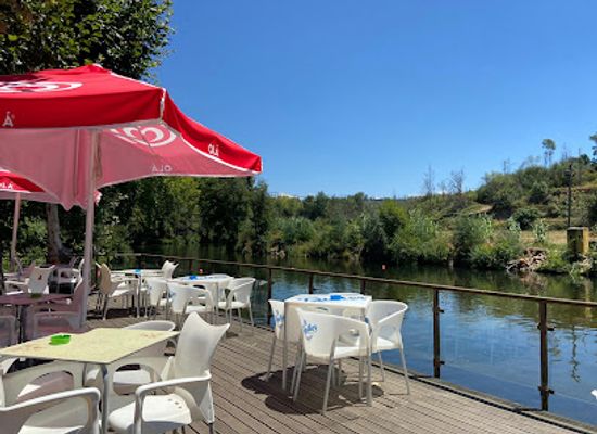 portugal/serra-da-lousa/bar/bar-da-praia-fluvial-da-bogueira