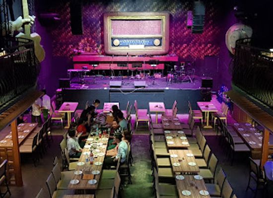 myanmar-burma/yangon/bar/the-radio-bar