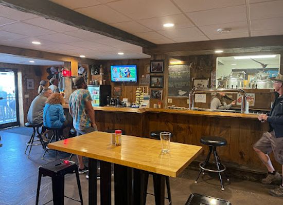 michigan/upper-peninsula/bar/east-channel-brewing-company
