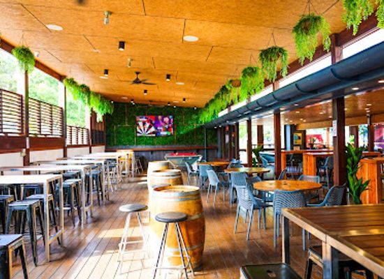 australia/mid-north-coast/bar/the-hoey-moey