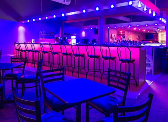 canada/saguenay-lac-saint-jean/bar/cabaret-jr