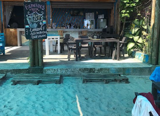 ecuador/montanita-beach/bar/merman-beach-club