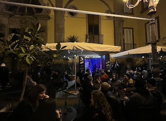 italy/naples/bar/vintage-music-bar-and-more