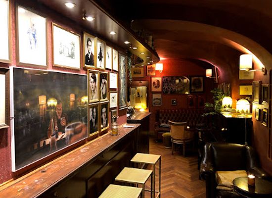 italy/rome/bar/blackmarket-hall