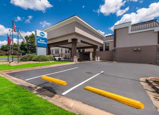 north-carolina/uwharrie-mountains/bar/best-western-albemarle-inn