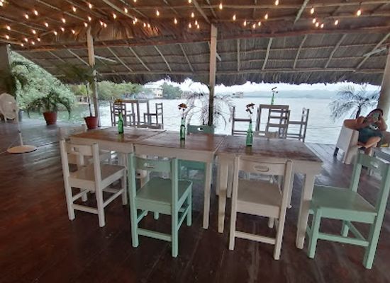 guatemala/puerto-barrios/bar/los-delfines-puerto-barrios