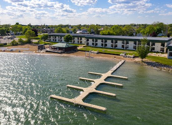 michigan/central-michigan/bar/bikinis-beach-bar