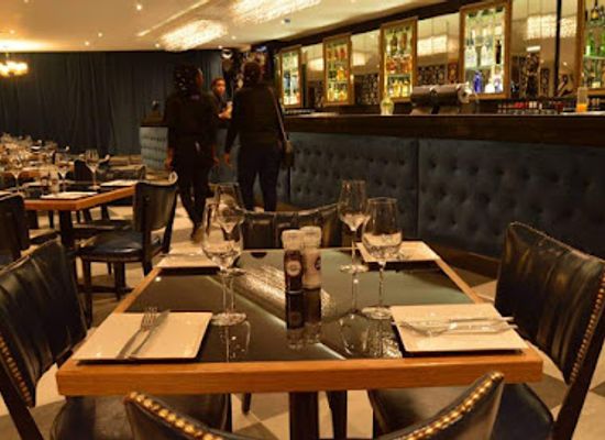 botswana/central-district/bar/the-pond-restaurant