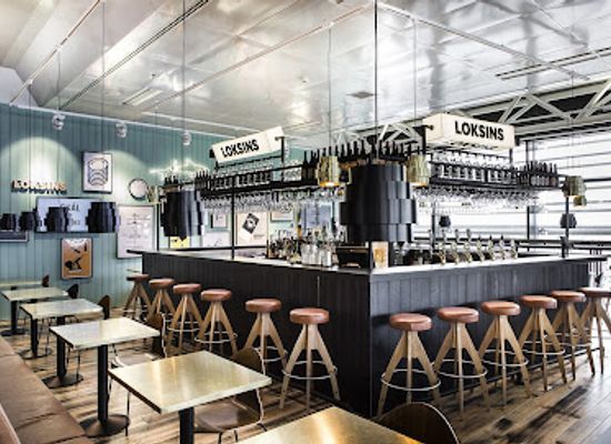 iceland/reykjanes-peninsula/bar/loksins-cafe-bar