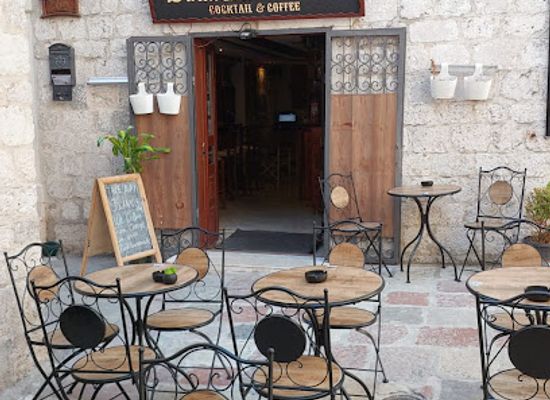 montenegro/bay-of-kotor/bar/baradiel-cocktail-coffee
