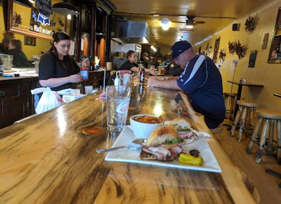 idaho/salmon-river/bar/junkyard-bistro
