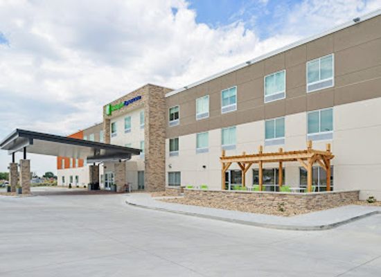 nebraska/pine-ridge/bar/holiday-inn-express-suites-chadron-an-ihg-hotel