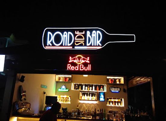 india/goa/calangute/bar/road-side-bar