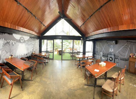 vietnam/cat-ba-island/bar/casa-bonita