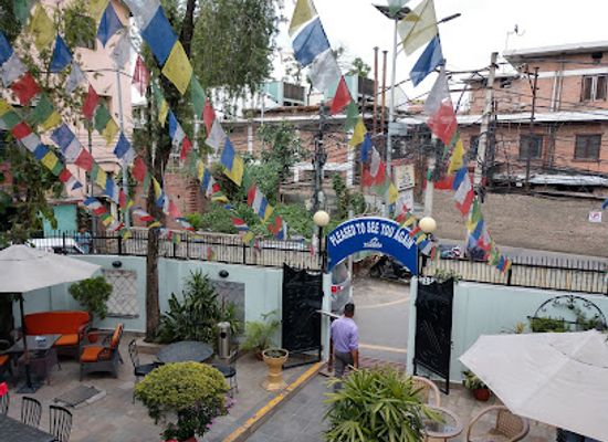 nepal/helambu-trek/bar/ace-lounge-restaurant-bar
