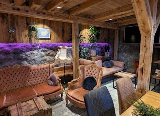 iceland/vik/bar/kjallarinn-cocktail-bar