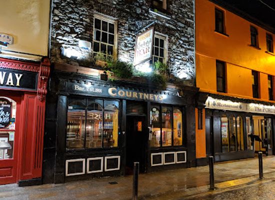 ireland/the-kerry-way/bar/courtney-s-bar